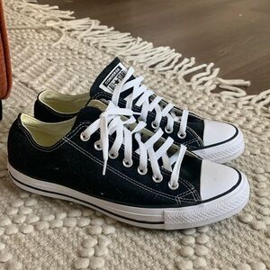 Black Low top Converse